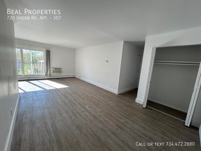 Foto del edificio - 720 Green Rd