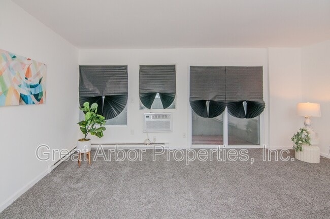 Building Photo - 4194 Packard St