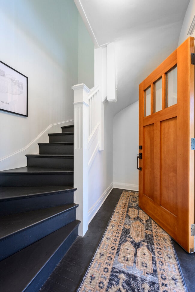 Building Photo - 2524 N Lawndale Ave