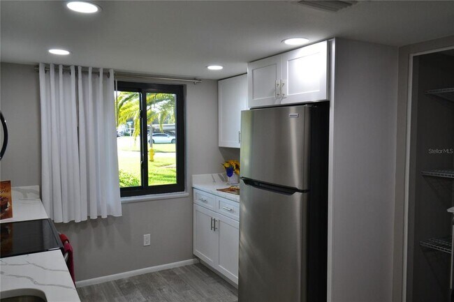 Foto del edificio - 135 W Cypress Ct