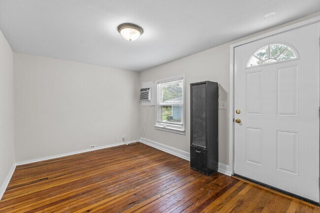 Building Photo - "Charming 1-Bedroom Retreat with Gleaming ...