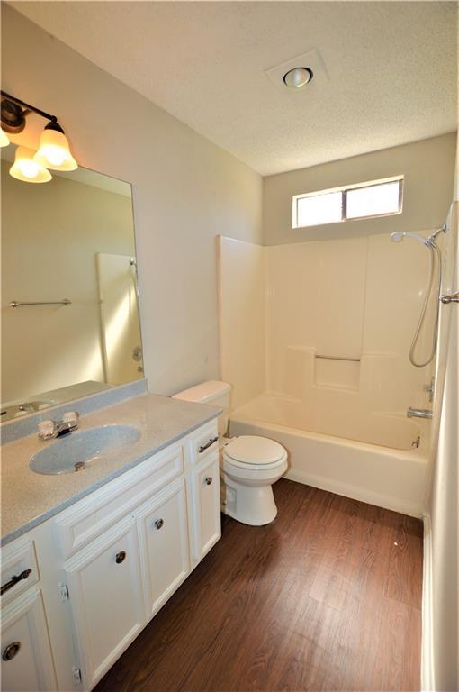 Foto del edificio - 3517 Rollingway Cove