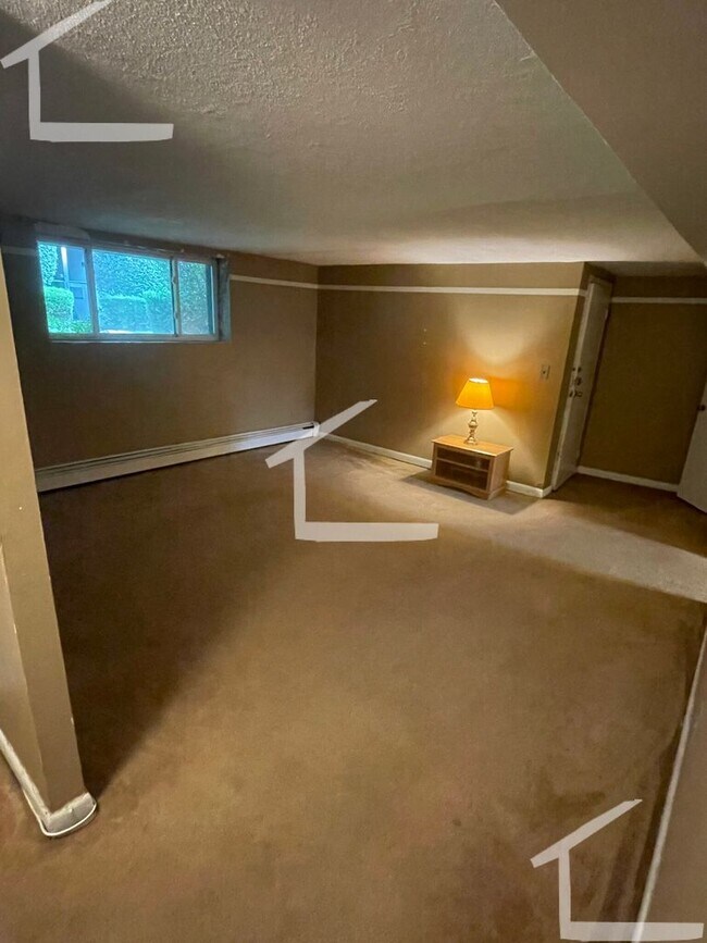 Foto del edificio - 1Br/1Bth, ready to move in. Heat/Hot Water...