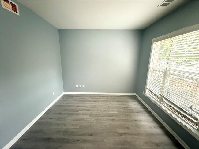 Building Photo - 2443 Walnut Tree Ln