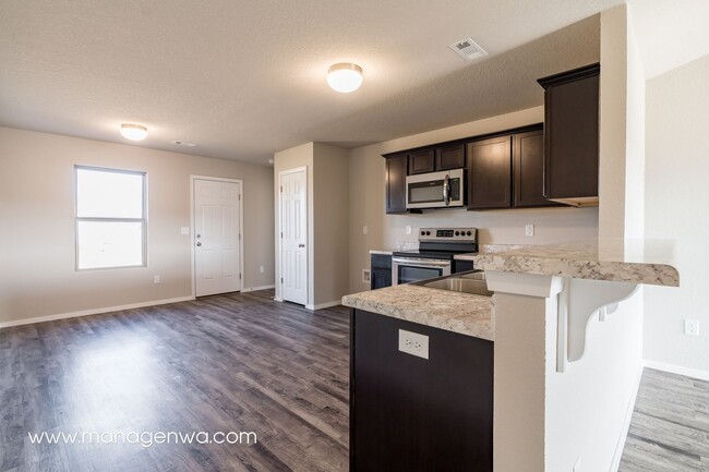 Foto del edificio - Cozy 4 Bedroom Elkins Home! Lots of upgrad...