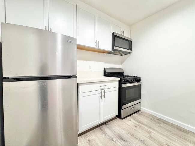 Building Photo - 3663 Vinton Ave