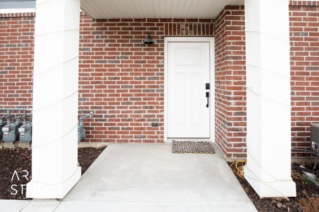 Foto del edificio - **Move-in Special** t Beautiful Townhome i...