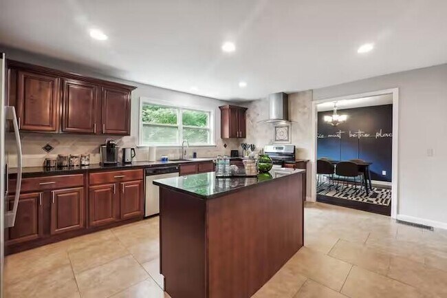 Foto del edificio - 230 Chaffin Ridge Trce