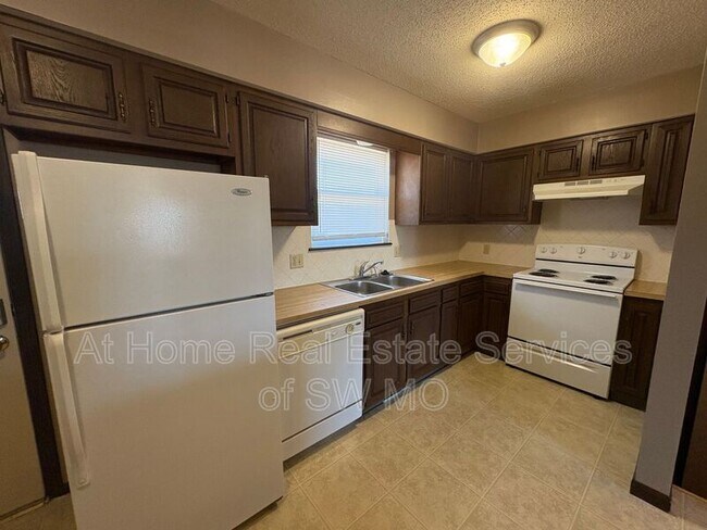 Building Photo - 1822 Tower Cir