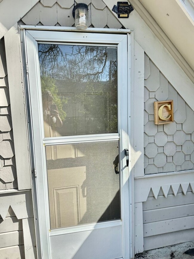 Building Photo - 600 E Main St