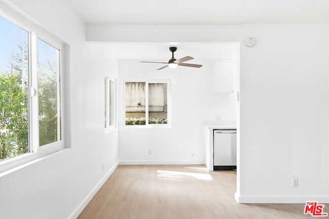 Foto del edificio - 4919 Coldwater Canyon Ave