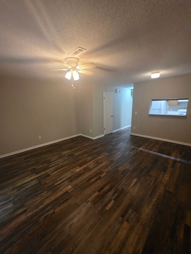 Building Photo - 210 Candlebrook Dr