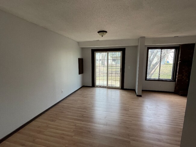 Foto del edificio - 750 8th Ave S