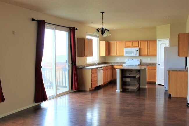 Building Photo - 6281 San Mateo Dr