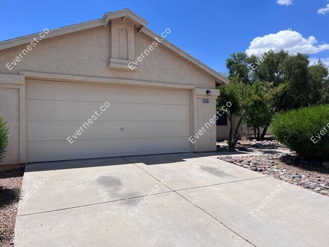 Building Photo - 8903 N Soft Winds Dr