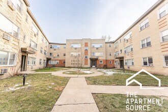 Building Photo - 1321 W Sherwin Ave