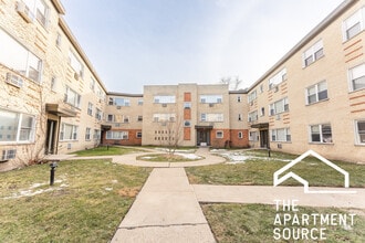 Building Photo - 1321 W Sherwin Ave