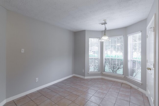 Building Photo - 4931 Tealgate Dr