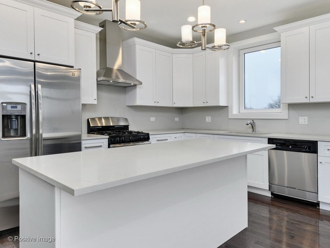 Building Photo - 6115 N Elston Ave