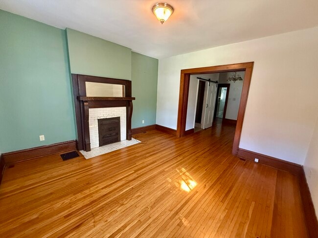 Building Photo - 468 E Tompkins St