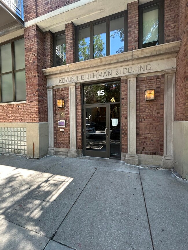 Building Photo - 15 S Throop St