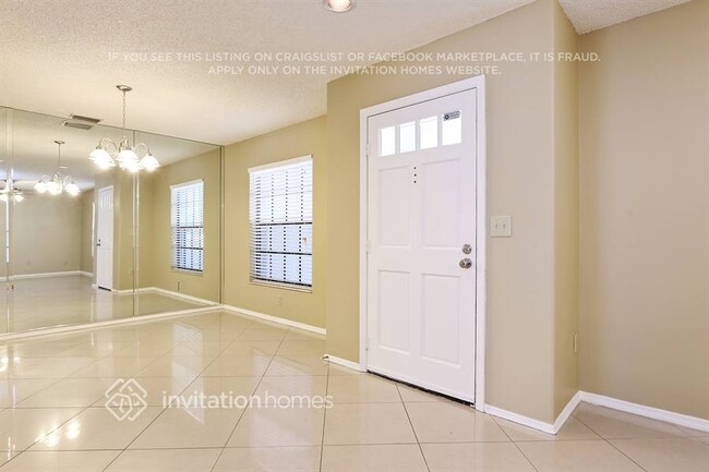 Foto del edificio - 901 Sandywood Dr