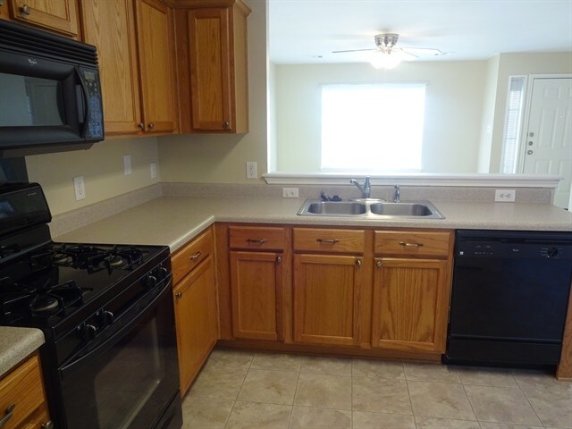 Foto del edificio - 2844 Deerfern Ln