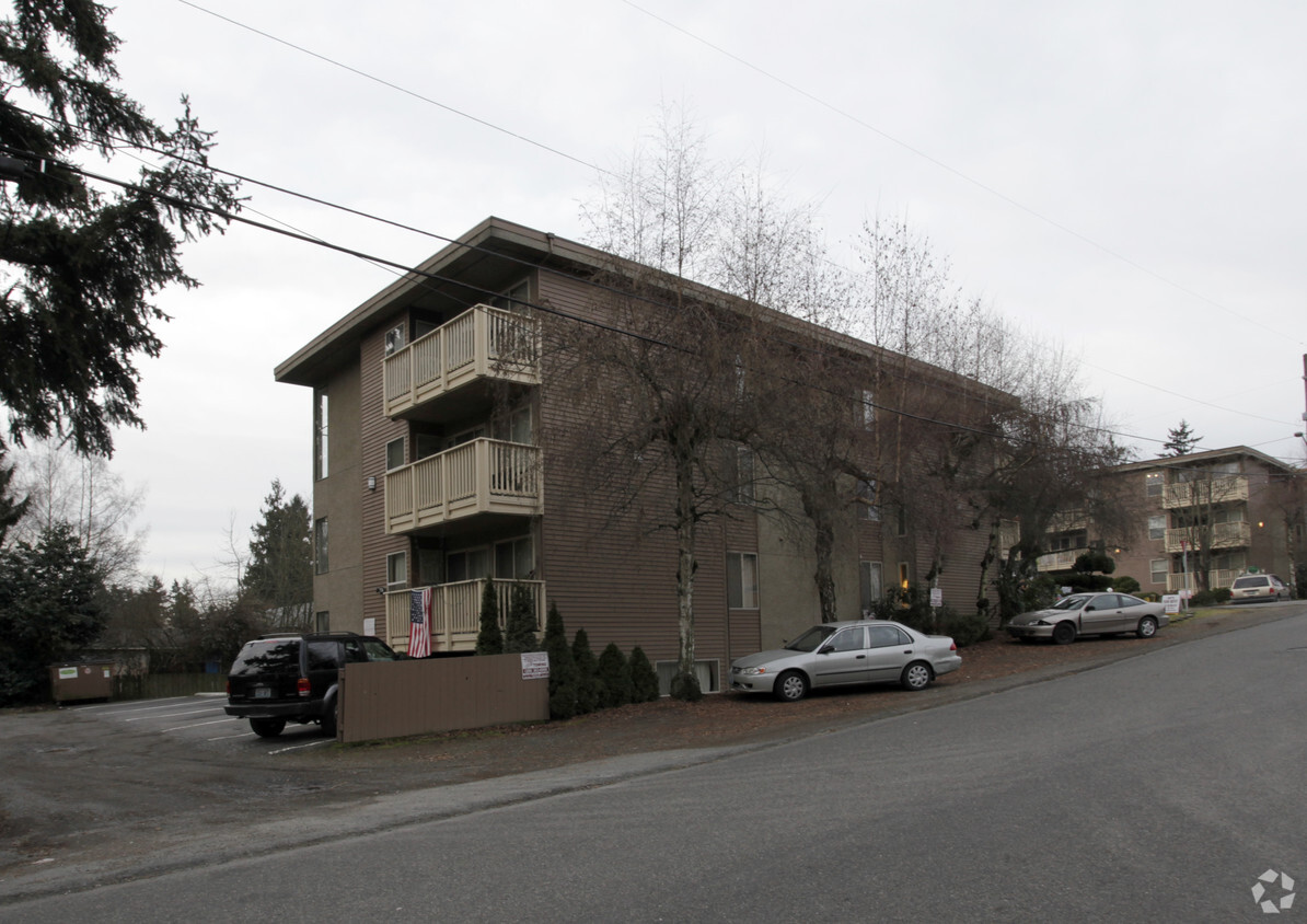 Building Photo - Crestwood Apartments