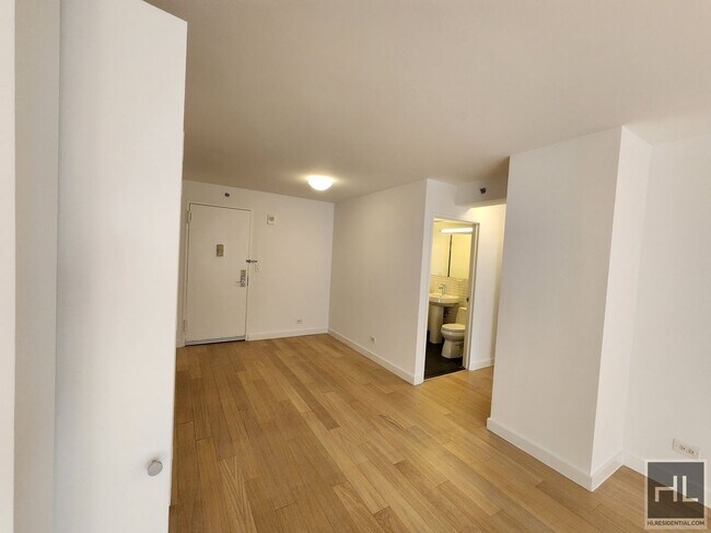 Foto del edificio - Beautiful 3-BR in Murray Hill