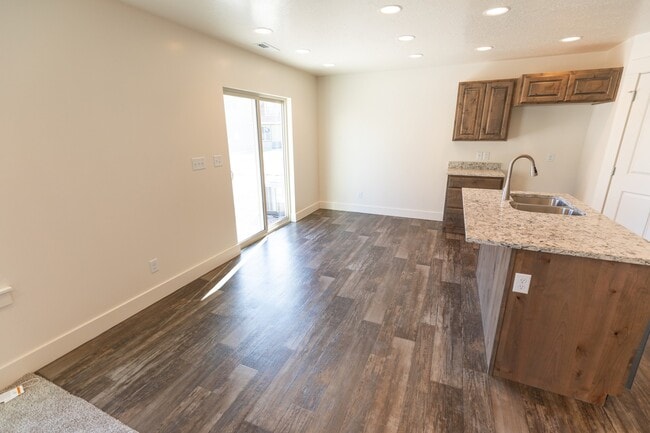 Building Photo - Spanish Fork Townhome
