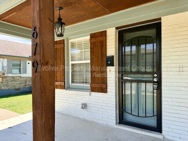 Photo - 679 Harrell St Apartment