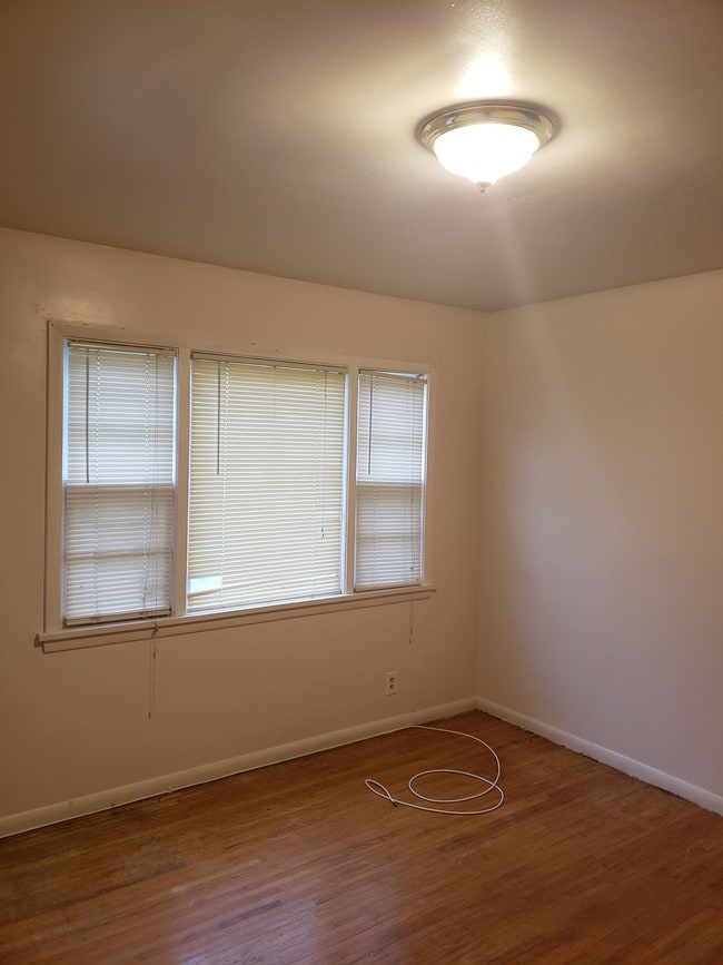 Bedroom - 71 High St