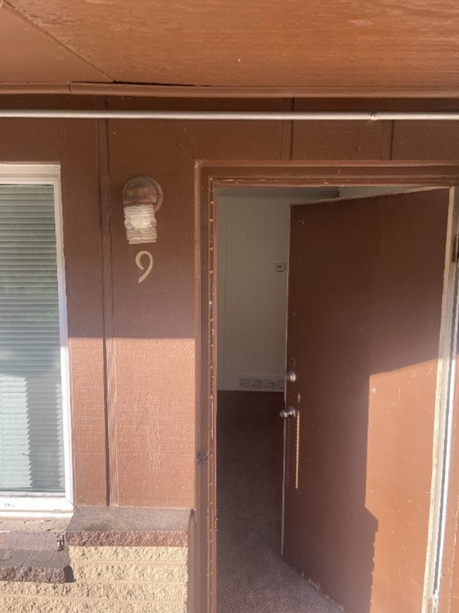 Building Photo - Two Bedroom in Golden in a Quiet Complex