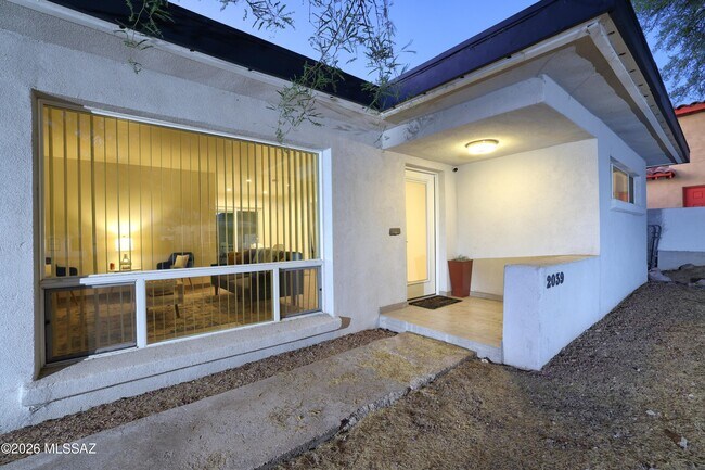Foto del edificio - 2039 E 8th St