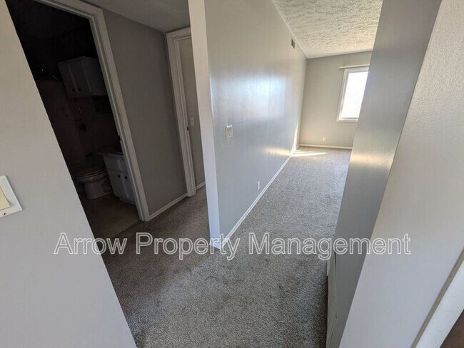 Foto del edificio - 1725 N Iowa Ave