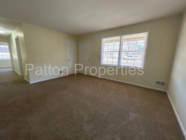 Foto del edificio - Oak Grove Community