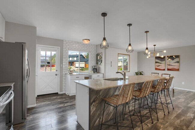 Foto del edificio - Spacious 4BR House in Colorado Springs