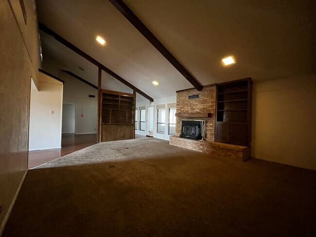 Foto del edificio - 3834 Lake Ridge Dr