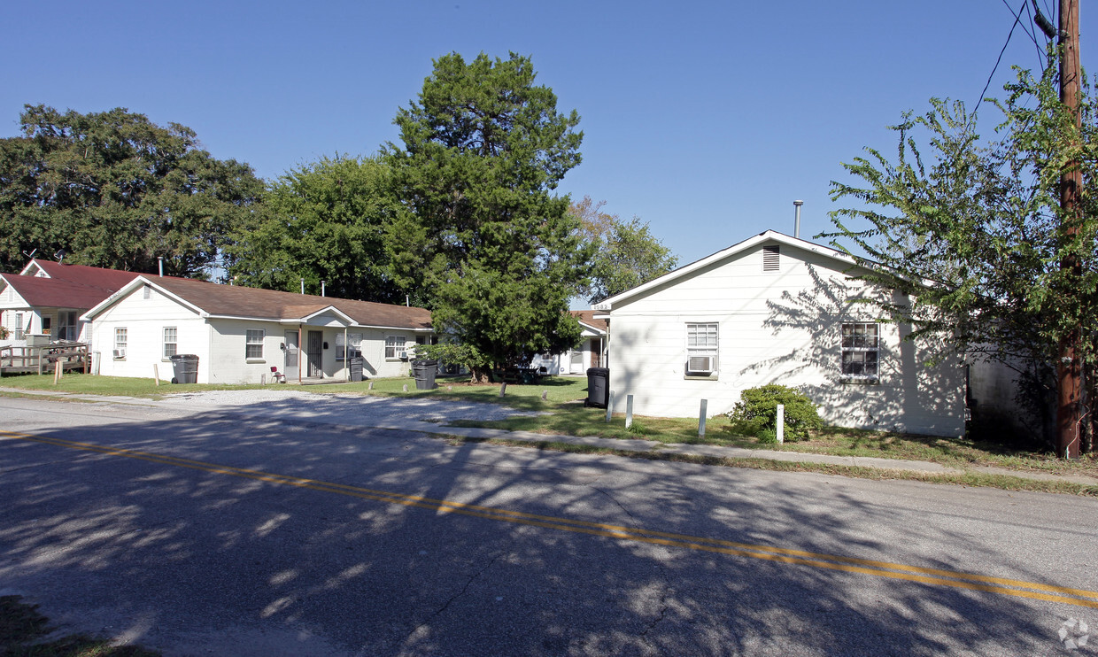 Primary Photo - 1902 Hampton Ave