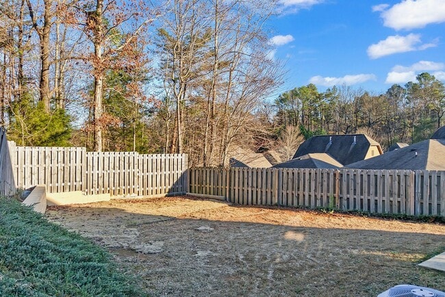 Building Photo - Like-New One-Level Brick Home with Private Patio