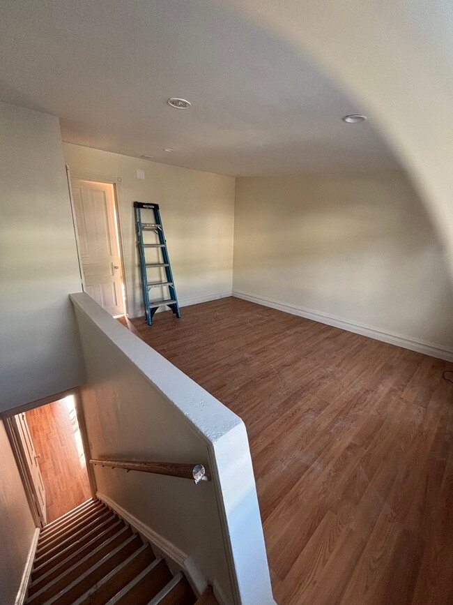 Room2 - 919 N 12th St