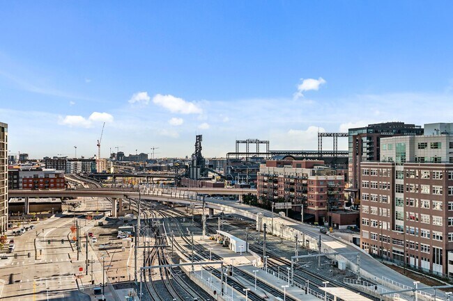 Foto del edificio - Gorgeous Two Bedroom Condo in The Coloradan!