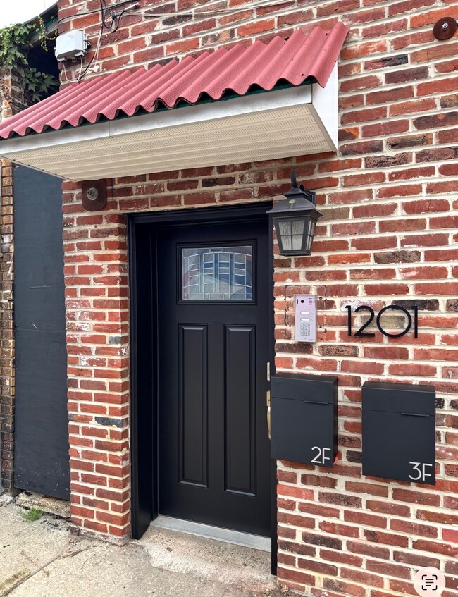 Building Photo - 1201 N 26th St