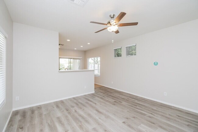 Foto del edificio - 7660 E Baltimore St