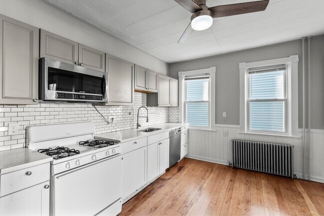 Building Photo - 394 Gregory St