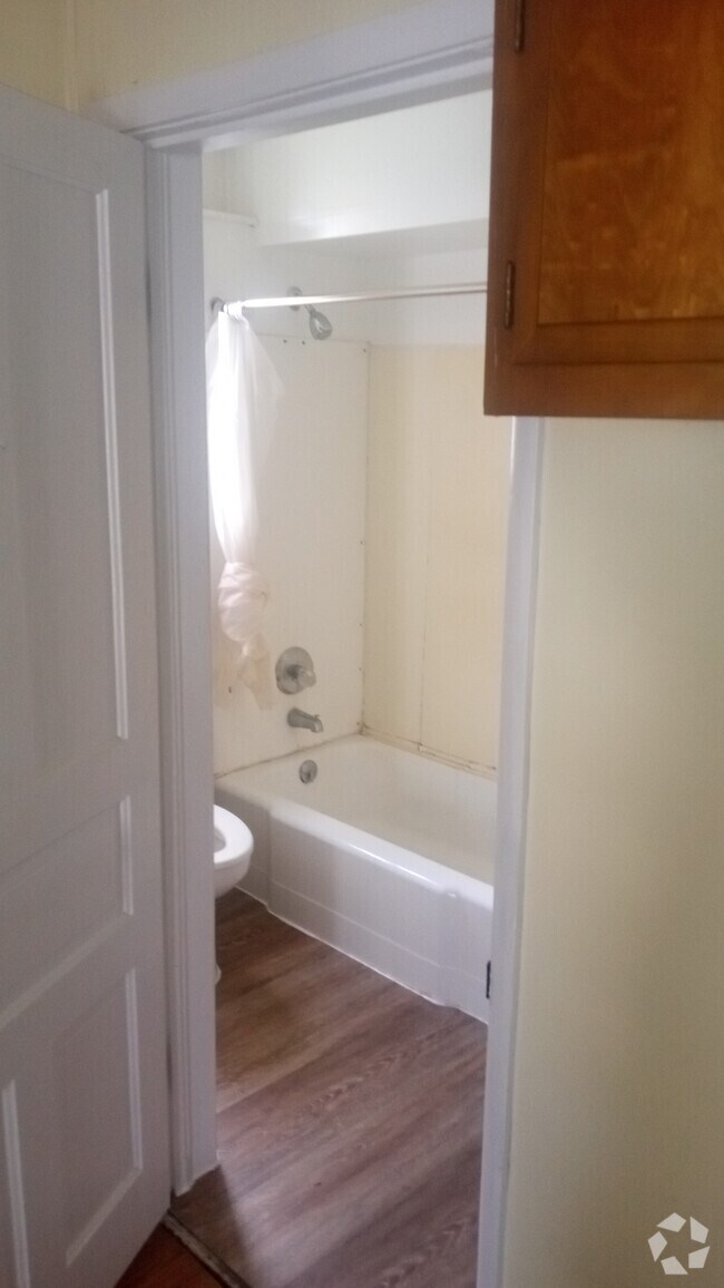 Apartments under 2,500 in Iron River, MI 1 Rentals