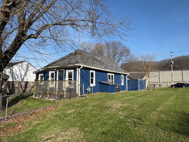 Foto del edificio - 904 E Myrtle Ave