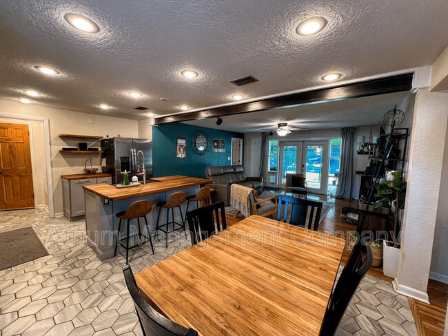 Foto del edificio - 2408 Rob Ln