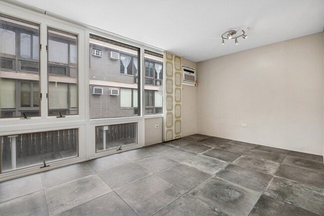 Building Photo - 1044 Ontario St