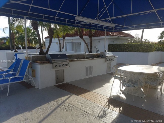 Foto del edificio - 3600 Yacht Club Dr